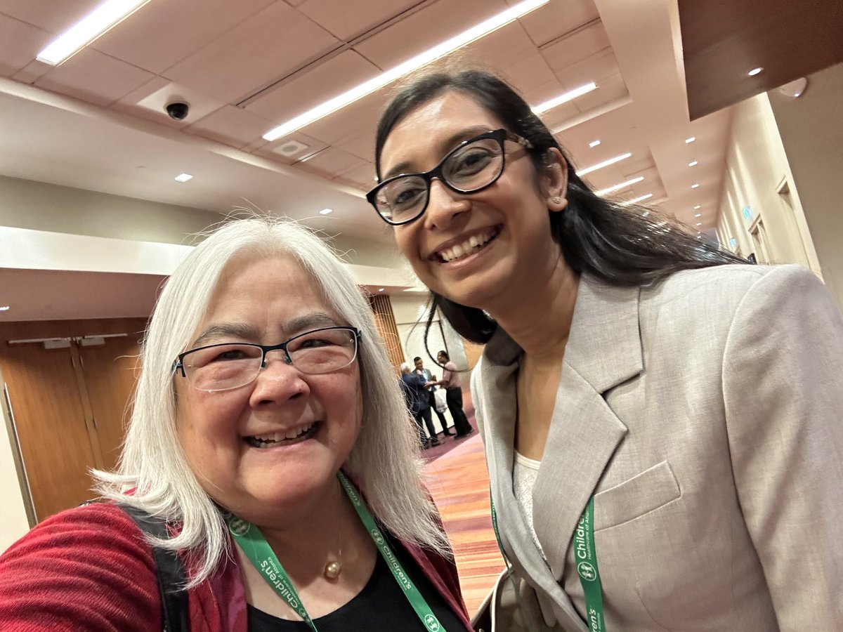 #PASmeeting encounter: Amee Amin interviewed with ⁦@UICneofellowshp⁩ 2 years ago and sought me out to say hello…that’s what it means to be in the neonatology community! 💖 ⁦@AAPneonatal⁩ ⁦@WomenNeo⁩