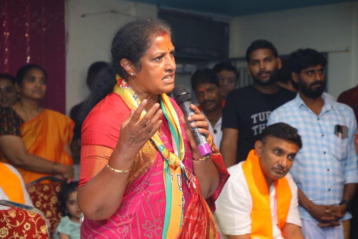 Participated in the interaction with Brahmin Community along with @BJP4Andhra President & Rajahmundry LS candidate Smt @PurandeswariBJP garu and NDA MLA candidate Shri @Adireddy_Vasu
garu in Rajahmundry today.

@JaiTDP @ncbn @JanaSenaParty
@PawanKalyan

#PhirEkBaarModiSarkar…