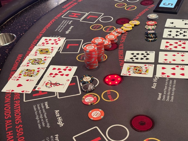 A BIG WIN! One lucky out of town guest hit a 7 Card Straight Flush for $288,433 on Friday night while playing Pai Gow at Red Rock. Read more: bit.ly/3UNu0Sc