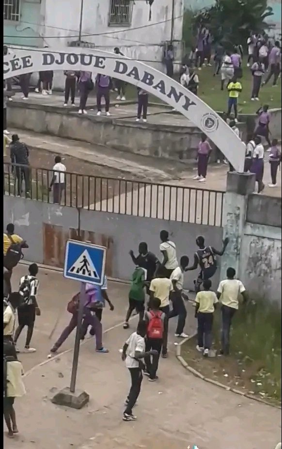 Notre jeunesse n'a aucune identité, aucun repère, nous devons lui apprendre le respect des institutions car il s'agit des futurs dirigeants de demain.
- Service militaire 
- Travaux d' intérêt général
- Camps disciplinaires
et bien d'autres 
<a href="/oliguinguema/">Brice Clotaire Oligui Nguema</a>