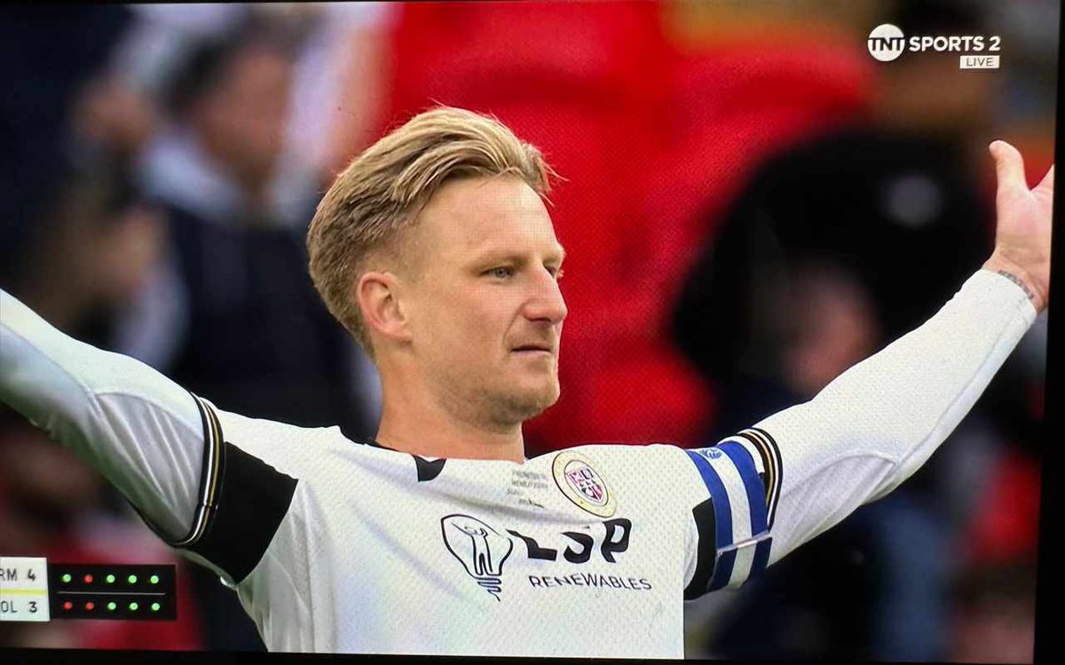 NeilCoates4's tweet image. Get in @bromleyfc promoted to League Two @LSEColleges are super proud to be your #partners looking forward to next season @samparrett1