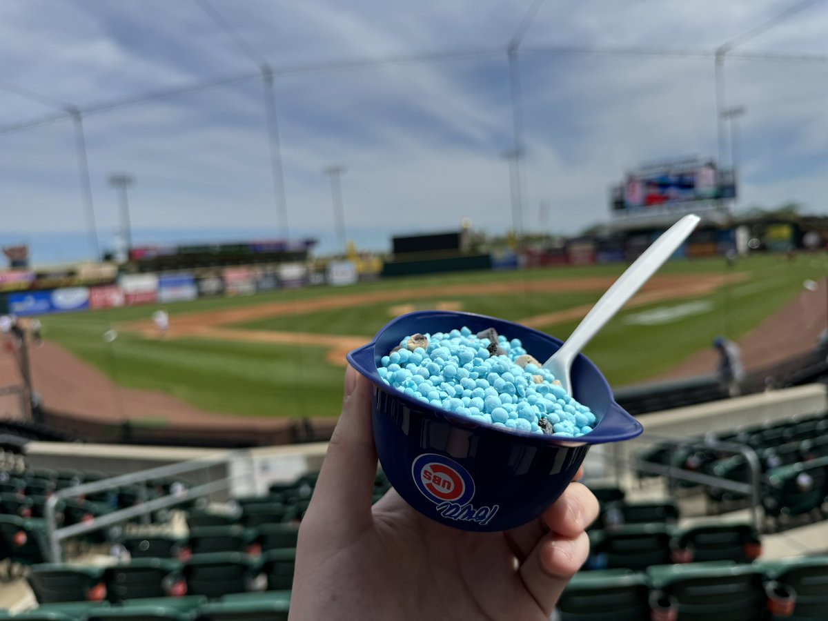 Happy Sunday from Des Moines! Enjoying Dippin’ Dots ahead of this afternoon’s @OMAStormChasers game. 1:08pm CT first pitch, on air for pregame at 12:40 with the #Royals Minor League Report! Hope you’ll come hang out with me this afternoon. 🎙️LISTEN: stormchasers.mixlr.com