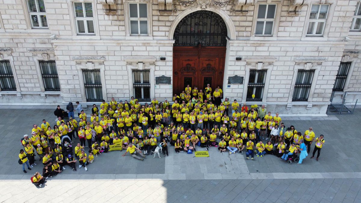 IreneBenzop's tweet image. Grazie!! Siamo proprio in tanti 💛 #popologiallo
L'onda gialla colora la #TriesteSpringRun !!!
#veritàpergiulioregeni
#giustiziapergiulioregeni
#popologiallo
💛💛💛💛💛💛💛💛