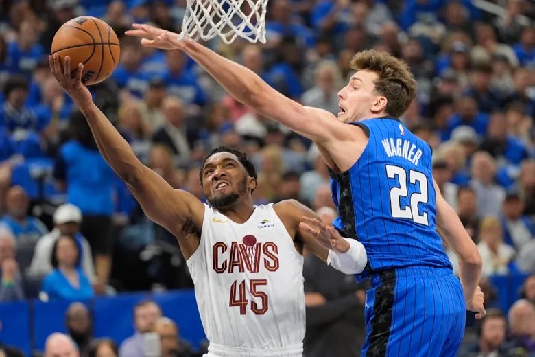 🏀⛹🏿‍♂️NBA Pick (May 5)⛹🏿‍♂️🏀

1️⃣ Cleveland Cavaliers 🗡️ -2.5
🆚 Orlando Magic 🪄 (ESPN)
📊 65.3% 💵 & 57.3% 🎟️ 
🧪 Donovan Mitchell has had crazy high usage in this series. He should be running the game today and if he’s on, it’ll be difficult for the Magic to keep up. 
🏦 1 unit