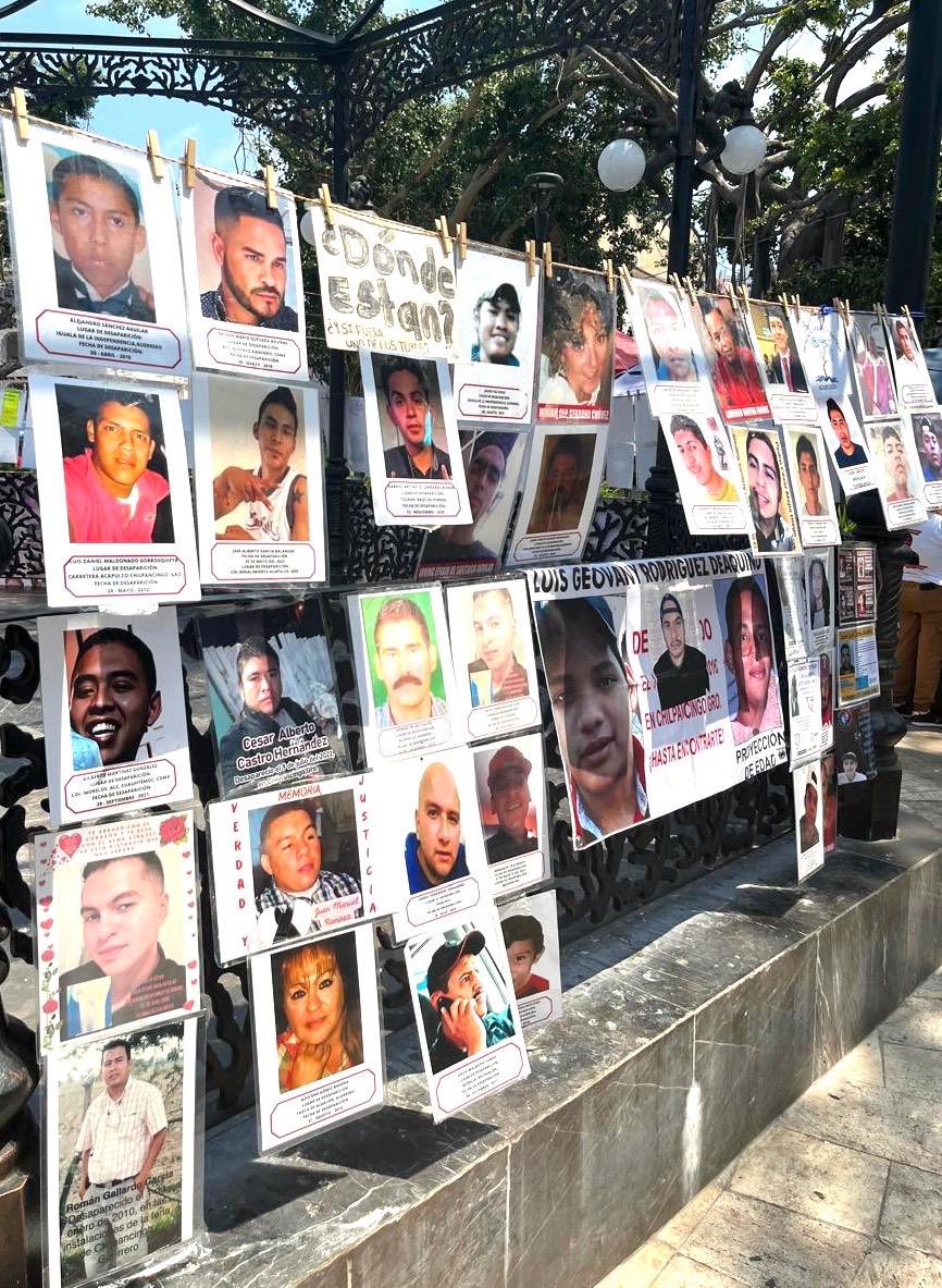 📍Iniciamos el significativo mes de mayo acompañando a #MadresBuscadoras en Acapulco, Gro., donde la desaparición se remonta a décadas sin respuesta. El recuerdo se ha adherido al corazón de las familias, y la digna exigencia de verdad y justicia se mantiene fuerte como un muro.