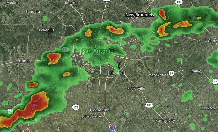 STRONG THUNDERSTORMS | Isolated storms could become severe, producing large hail and damaging wind gusts: news4sanantonio.com/weather/radar