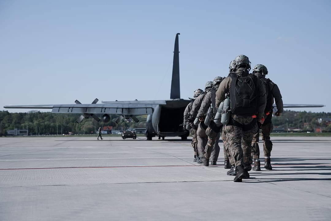 ➡️Ruszamy z ćwiczeniem #SwiftResponse 2️⃣4️⃣. 🪂
To największe tegoroczne manewry wojsk aeromobilnych, które odbędą się na terenie Polski i jednocześnie w Estonii.🪂
@NATO @DGeneralneRSZ @DowOperSZ @Polska_Zbrojna @Defence24pl