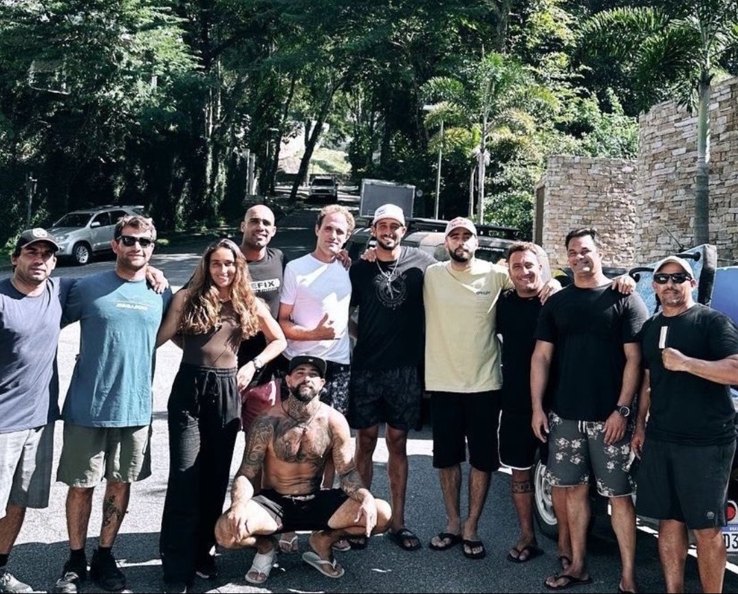 leu_ter's tweet photo. 🚨URGENTE: Pedro Scooby junta melhores pilotos de ondas gigantes e jet ski do RJ e partem para regastes no Rio Grande do Sul. https://t.co/ukwxcgmzuE