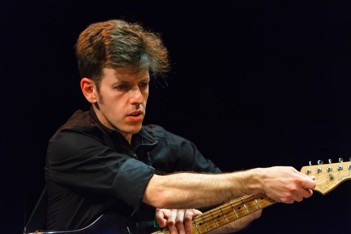 🎸 Guitarist Yaron Deutsch performed the UK premieres of 2 major contemporary works for electric guitar by Pierluigi Billone & Andreas Dohmen