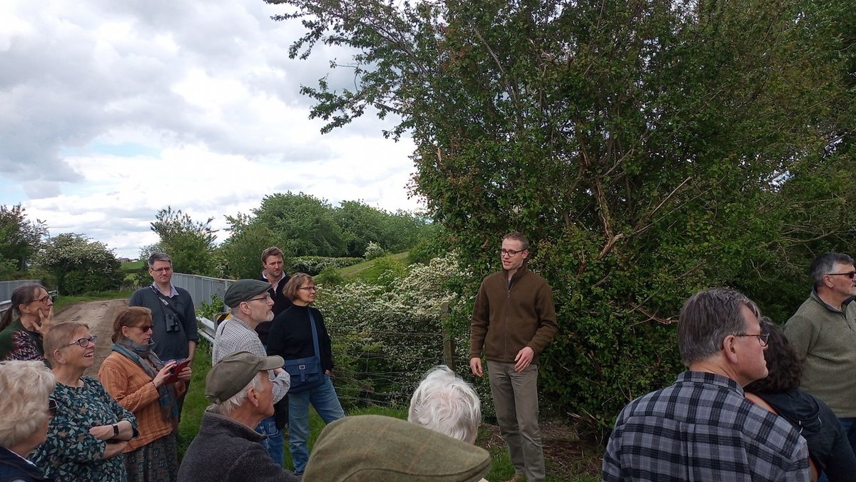 'Burnt Mounds & Bog Oaks' day school @TheBrecksLP unfurling in perfect weather yesterday: five geodiverse archaeological sites visited explaining the #Holocene story of the Fen edge - crowned by a purring Turtle Dove in Feltwell. Many thanks to landowners for access & support.