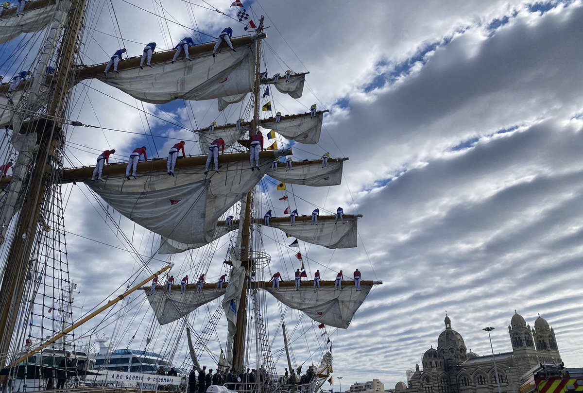 🚨 ¡Atención comunidad colombiana en 🇫🇷! El Embajador @alfonsoprada de la @embcolfrancia y El Embajador @LFMedinaMadrid de @misioncolocde recibieron en el Puerto de Marsella al Buque ARC Gloria (@BuqueGloria), símbolo emblemático de la @ArmadaColombia. 🇨🇴🇨🇴🫶🫶