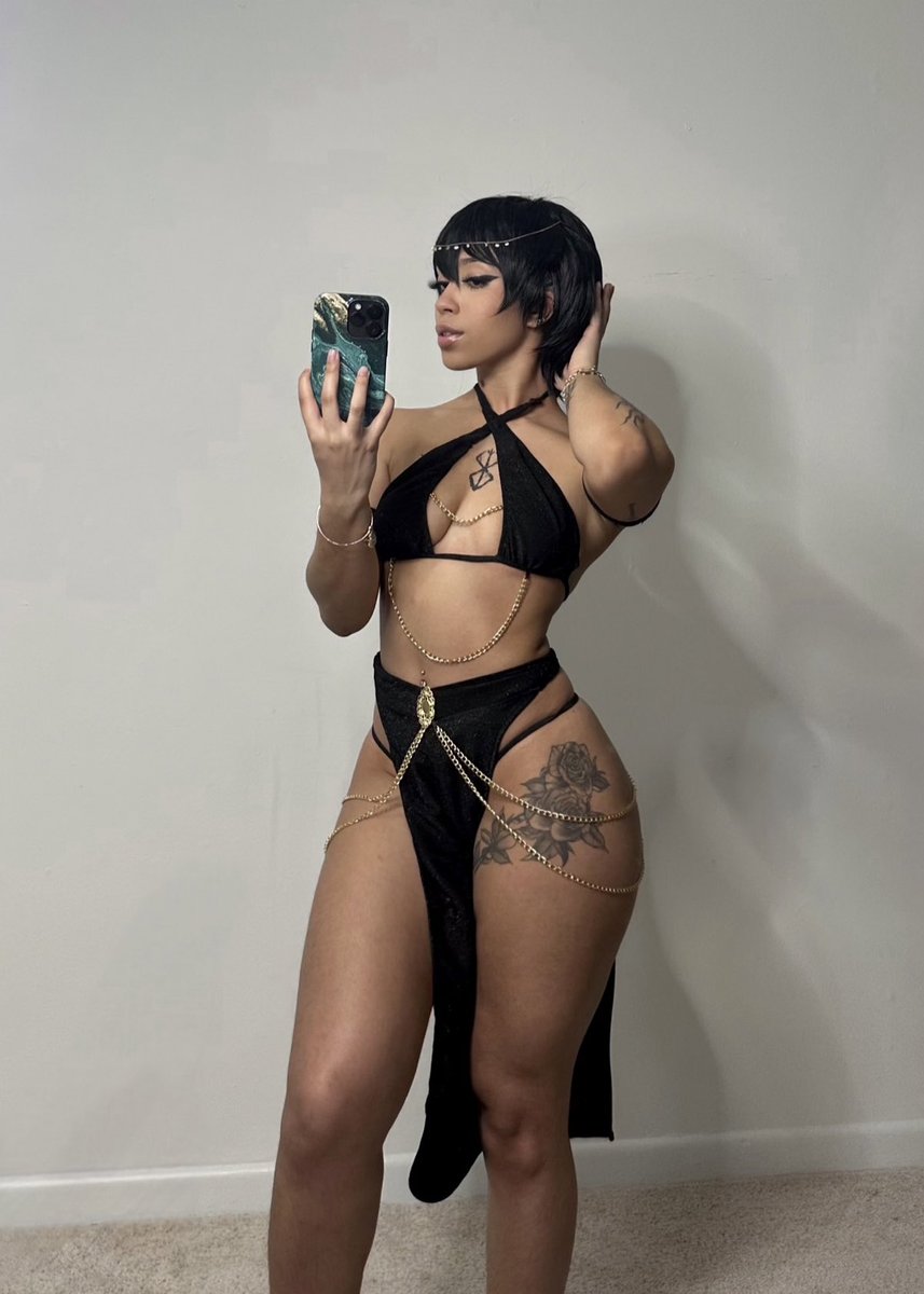 frizzyimposter's tweet photo. Gym’s been paying off

#casca #cascacosplay #cosplayer #berserk #fitness #gym #gymrat #gymmotivation https://t.co/hwxEH9HVVU