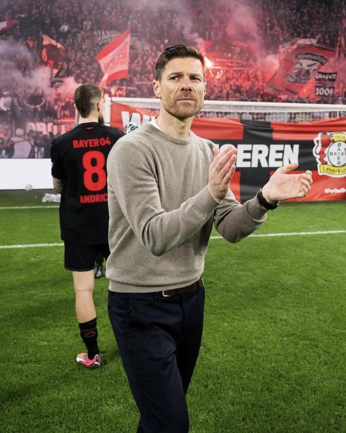 🔴⚫️ Bayer Leverkusen make 𝐡𝐢𝐬𝐭𝐨𝐫𝐲 as they equal Benfica’s record of 48 games unbeaten in all competitions between December 1963 and February 1965. 48 games unbeaten, 0 games lost and 134 goals scored for Xabi Alonso’s team. Extraordinary. 🎩✨