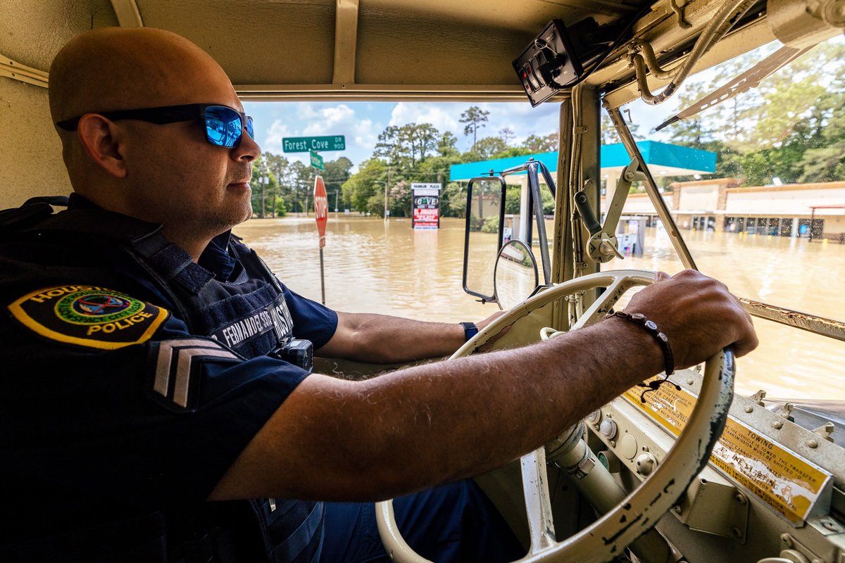 Please continue to monitor weather conditions and updates. Turn around, don't drown! HPD officers continue to work with @HoustonFire, @HoustonOEM and other partners. We are here to help.