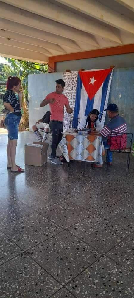 Se realizan Donaciones de sangre en la mañana de hoy, en la comunidad 'Tumba 4' de Caimito, con el apoyo de los CDR y factores de la comunidad. #CubaPorLaVida #PorCubaJuntosCreamos #ArtemisaJuntosSomosMás