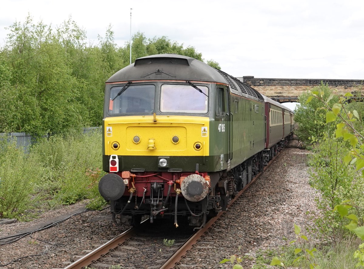 47815 (Ex D1748,47155,47660)'Great Western' bringing up the rear of the 5Z72 10:40 Burton Ot Wetmore Sidings to Carnforth Steamtown at Normanton, 5th May 2014...
📸TheTrainGuy