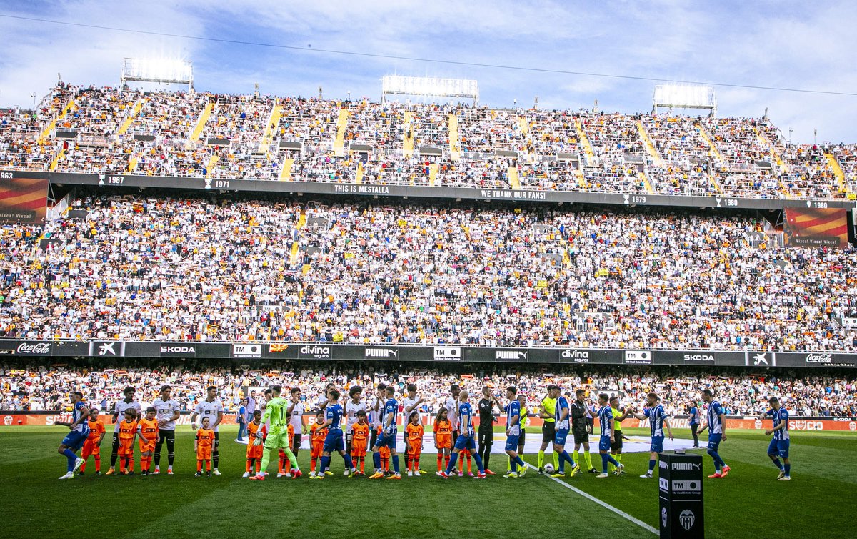 Hoy somos 44.633 en Mestalla 🙌🏟️ GRÀCIES, AFICIÓ! 👏👏👏 #ValenciaAlavés 🦇⚪🔵 #ADNVCF