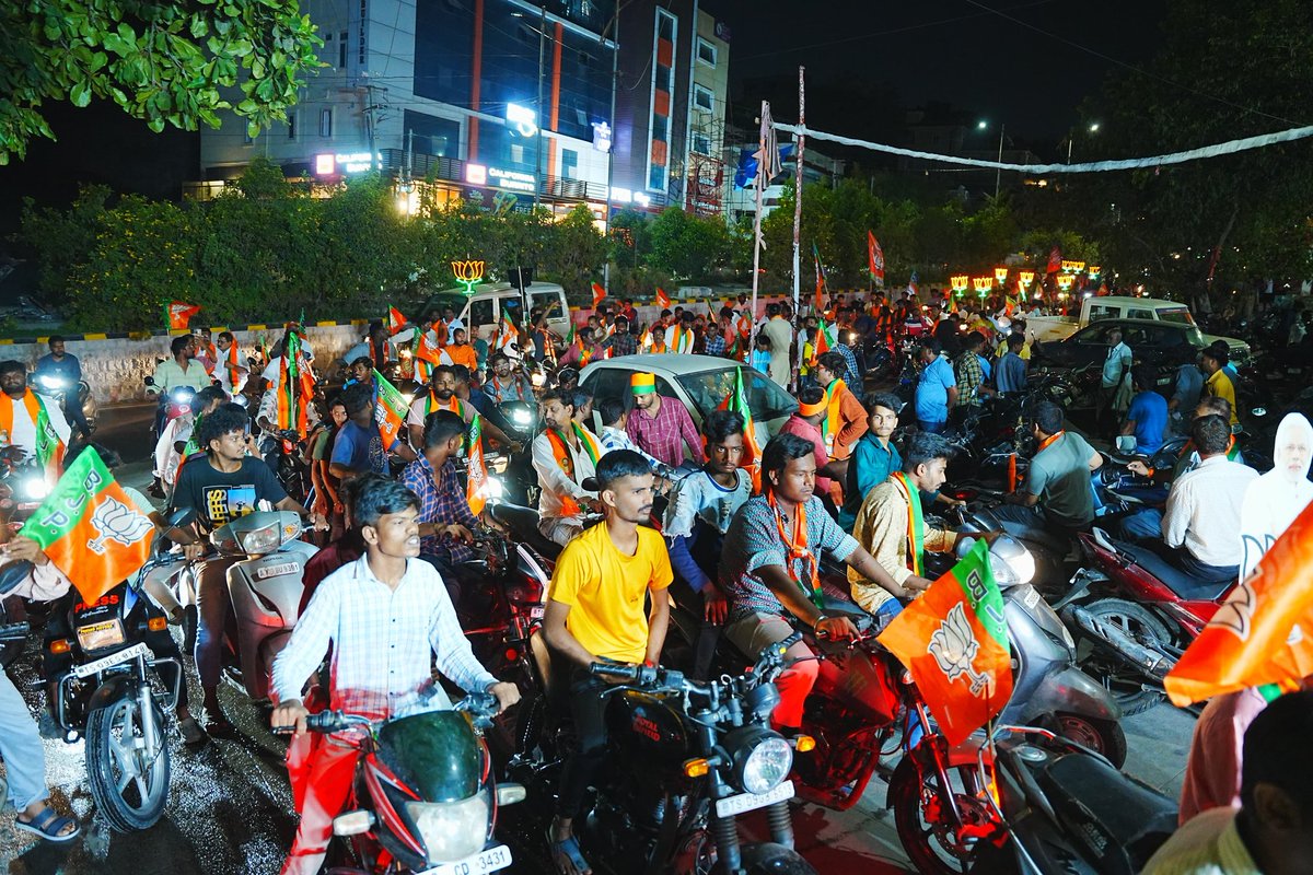 📍 Khairatabad Assembly Segment, #Secunderabad Enthusiastic participation during the Yatra in Khairatabad, this evening. Immensely thankful to the people for their unwavering support to the BJP and PM Shri @narendramodi. #Secunderabad4BJP #Telangana4BJP