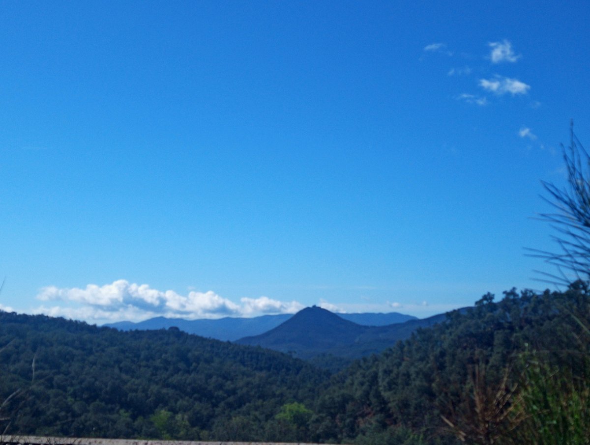 Arbúcies, la Selva, 3 de maig de 2024.
El Turó de Montsoriu des de la Granja de Can Cames