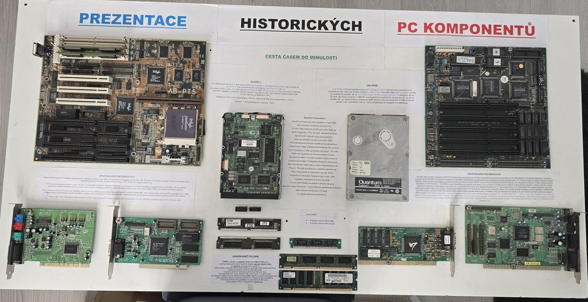 VejvyCZ's tweet image. Obě prezentační tabla téměř dokončena .
#oldcomputers
#msdos
#hardware
#DnesBastlim
