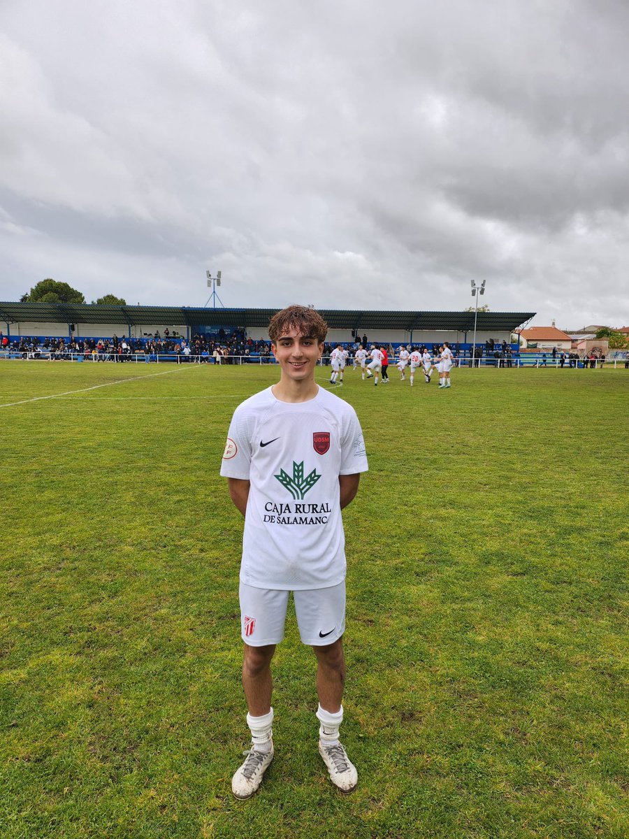 🔴⚪️ UDSM3a | 3aRFEF ♥️
El cadete Álex ha debutado con el primer equipo con solo 16 años. Felicidades, máquina!!! Seguimos construyendo la UDSM del futuro. Enhorabuena por tu partido. 
#OrgulloUDSM
