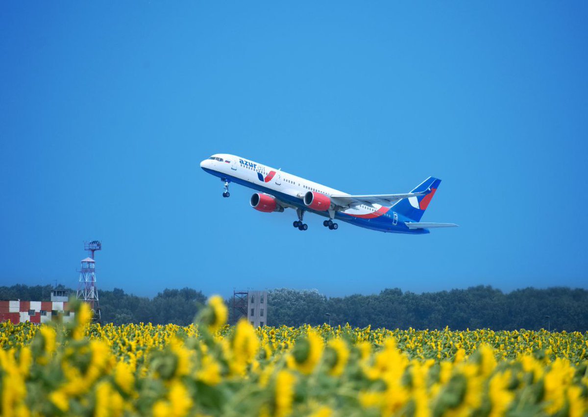 Azur Air'den Antalya Çıkarması 🇷🇺✈️🇹🇷 Ülkenin en büyük charter havayolu şirketi Azur Air, Rusya Federasyonu'nun 20 şehrinden Antalya'ya uçacağını açıkladı. 20 farklı şehirden yapılacak olan uçuşların sıklığı destinasyona göre değişmekte olup on günde bir, haftada birkaç kez veya…