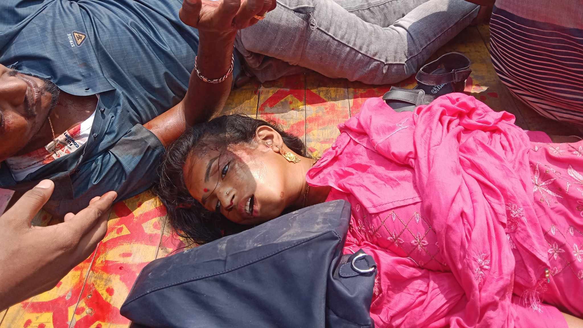 শার্শায় অবৈধ মাটিবাহী ট্রাক্টরের চাপায় গৃহবধু নিহত