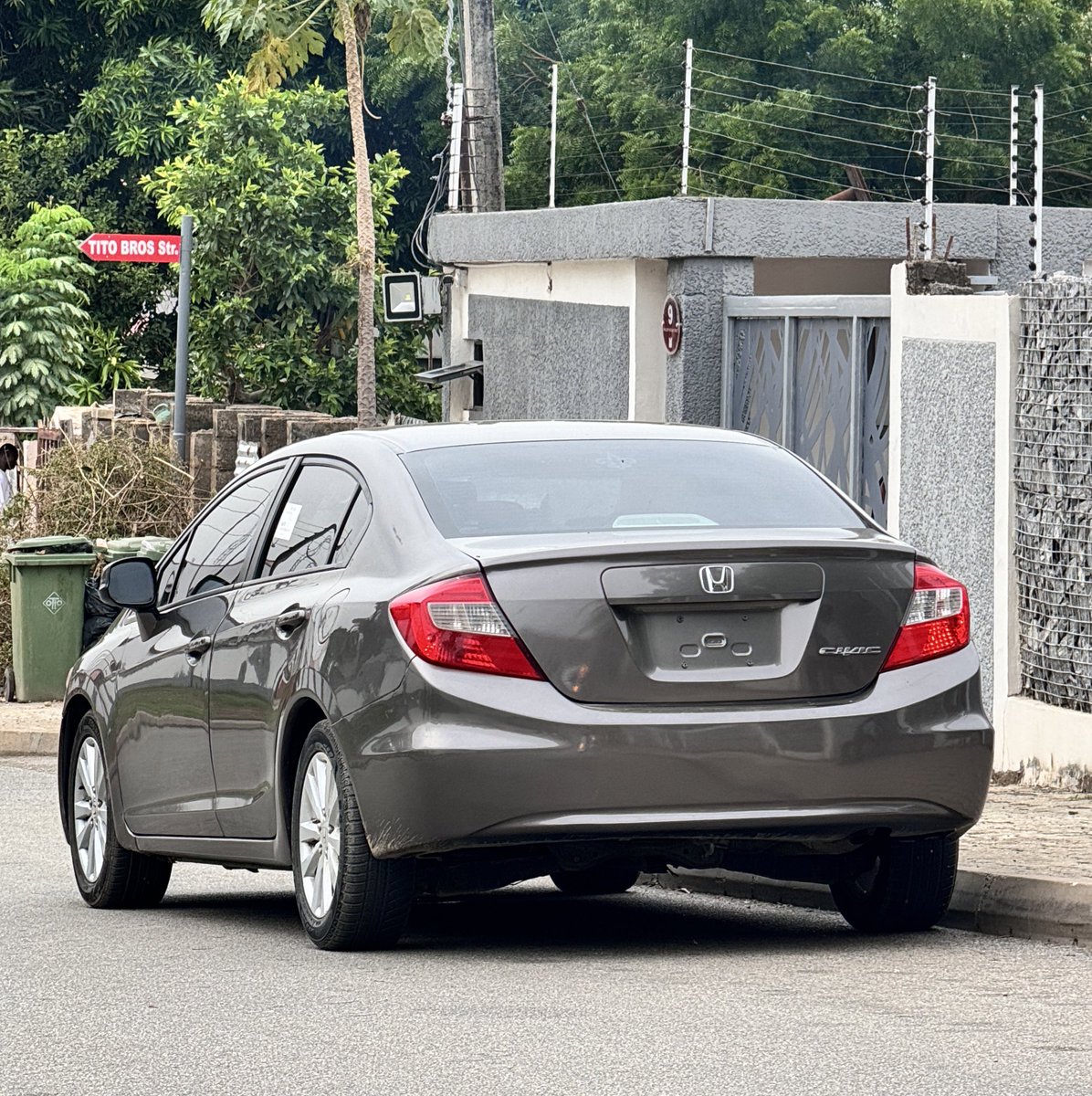 PLEASE KINDLY REPOST IT COMES HIGHLY APPRECIATED 🙏🏽🙏🏽🙏🏽 07033230964 NEW ARRIVAL FORIEGN USED HONDA CIVIC 2012 WITH ORIGINAL CUSTOM DUTY LOCATION ABUJA GOING FOR ₦8,800,000