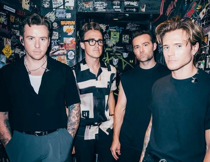 alloveproject's tweet photo. DOAÇÃO DE INGRESSO PARA O SHOW DO MCFLY NO RIO DE JANEIRO HOJE 

⚠️ INGRESSO MEIA ENTRADA

- Seguir o ATL aqui, no Instagram e Tiktok

- Dar RT/Fav nesse tweet

- Marcar dois amigos nos comentários 

- Usar a tag #MelevaATL e contar pq vc merece ganhar o ingresso

PRINTS NO TWEET https://t.co/AQ0niyj4uH