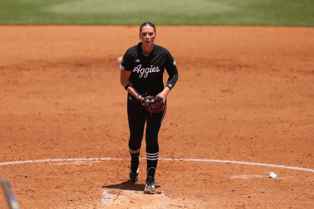 1-2-3 inning to end the second. Cannon, Hill and Cottrill due up. ↑3 | A&M 1, UF 2 #GigEm