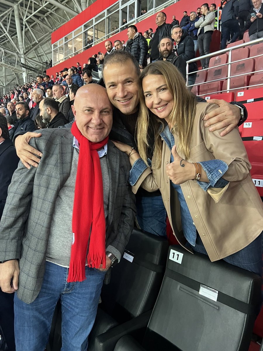 Sevgili başkanım ile galibiyet mutluluğu❤️🤍 <a href="/Samsunspor/">Samsunspor 🇹🇷</a>  <a href="/YY_Samsun/">Yüksel YILDIRIM</a>  
metin öngel  #samsunspor