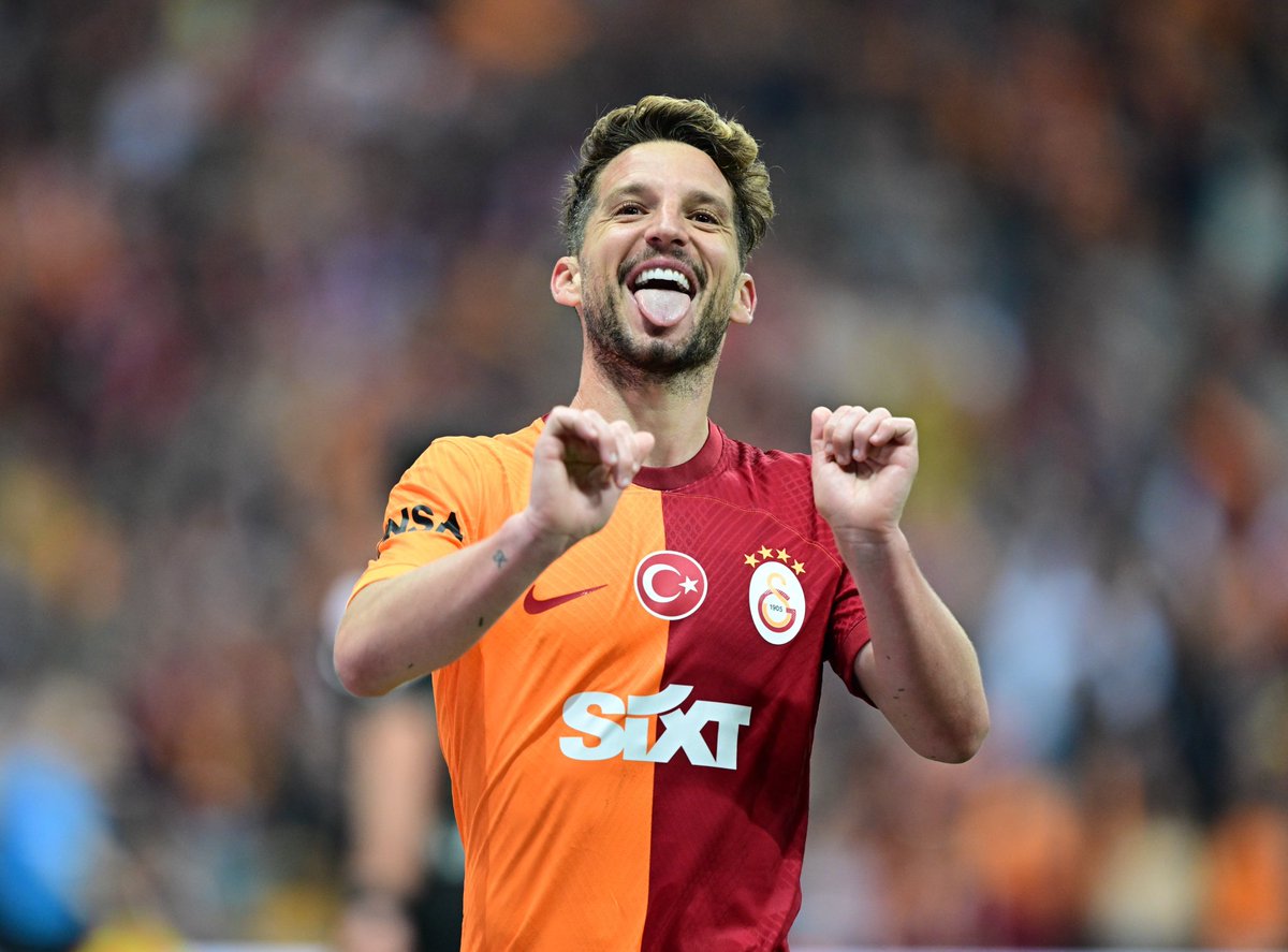 Hani Mertens sakatti adam sivasi sakat etti 😁😁😁😁 #Galatasaray
