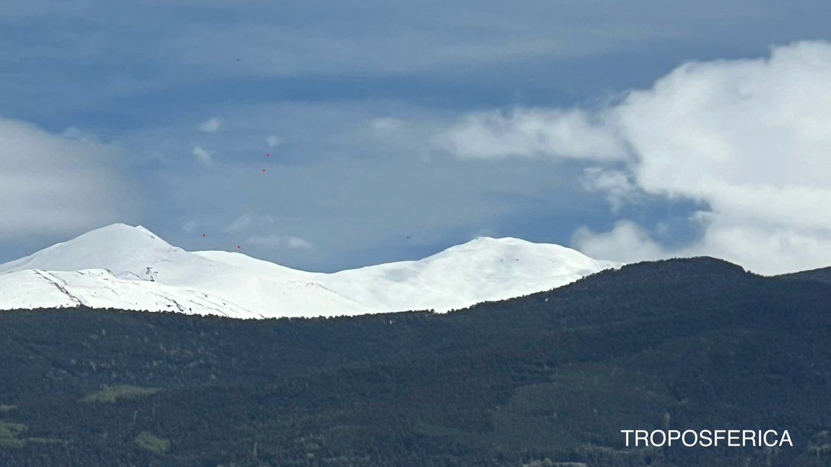 Magnifiques vistes d’aquest cap de setmana del Puigllançada, Tosa d’Alp i Puigmal i Puigmal de Llo des d’Ur #Cerdanya ben carregats de #neu

#troposferica
@Vakapiupiu 
#ElTempsTV3
@eltempsTV3