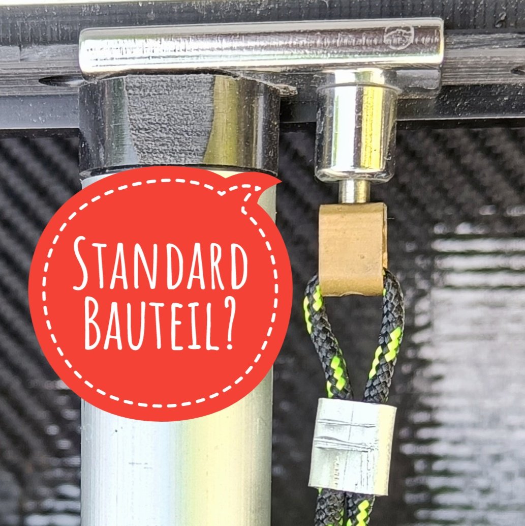 Rehlein_ms's tweet image. Kann man solche Teile als Standardbauteil irgendwo kaufen?

Wenn man am Band zieht, kann man den Schlitten auf der Querschiene oben verschieben.

Lässt man das Band los, schnappt der Pin dank der eingebauten Feder (geraten!) im nächsten Loch der Schiene ein und arretiert.