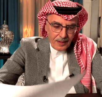 Yousuf_Alkamali's tweet photo. ..
حين كان يبتسم ابتسامته الهادئة في "شاعر الراية" قبل أشهر، لم يكن أحد يعلم أن تجاعيد السرطان قد نهشت جسد البدرَ، وأن خلف هذه الابتسامة رجلا يعيش أيّامه الأخيرة ..

لقد فقدنا ذلك الصدق النادر، الوضاءة الدافئة، الشفافية الأنيقة، النرجسيّة اللذيذة، القصيدة العافية .. 

ذلك الرجل الذي يريد حتى في رحيله، أن يرحل بهدوء!

رحمك الله يا بدر 🌧