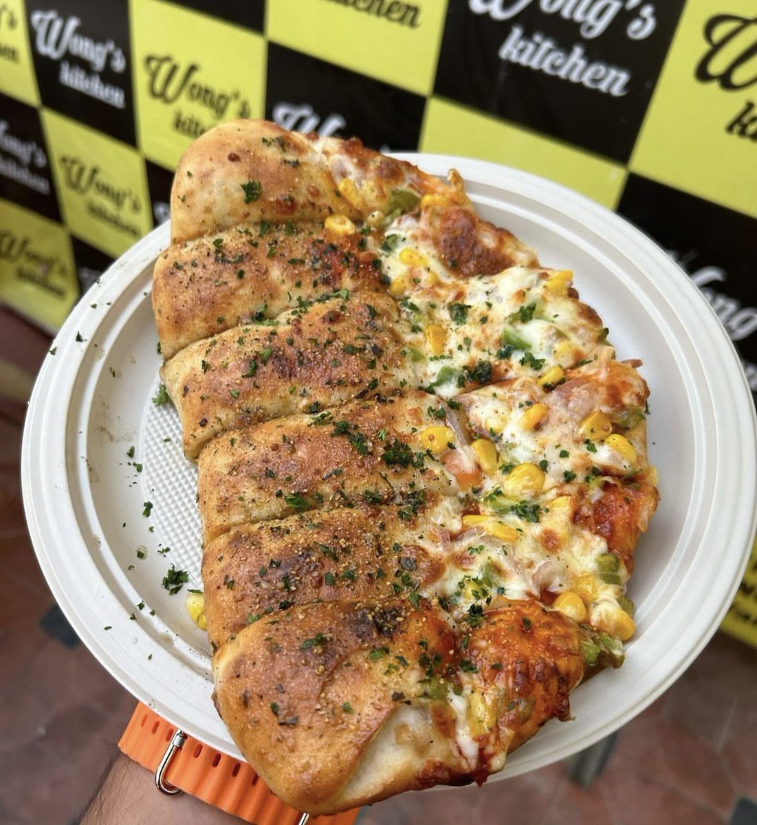 Pizza 🍕 x garlic bread 🥖🧄 ! Eat or pass ?