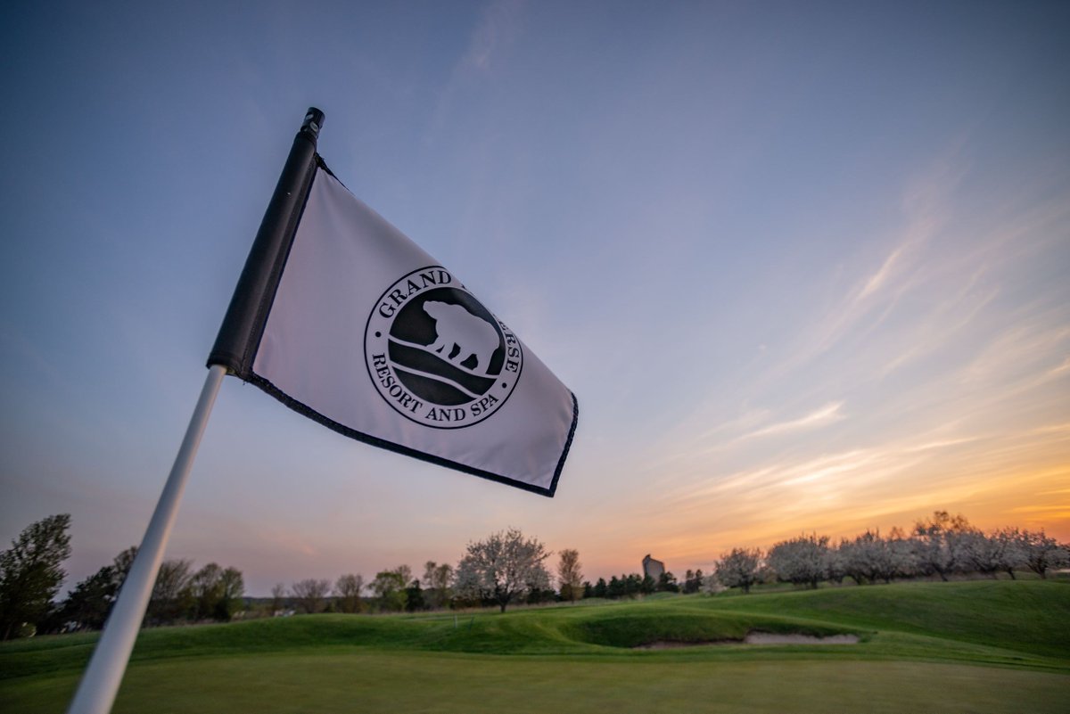 Golf season is even better when you get to stay just steps away from three championship golf courses. 😇 Book our Spring Golf Package today: bit.ly/42Kkt0E
