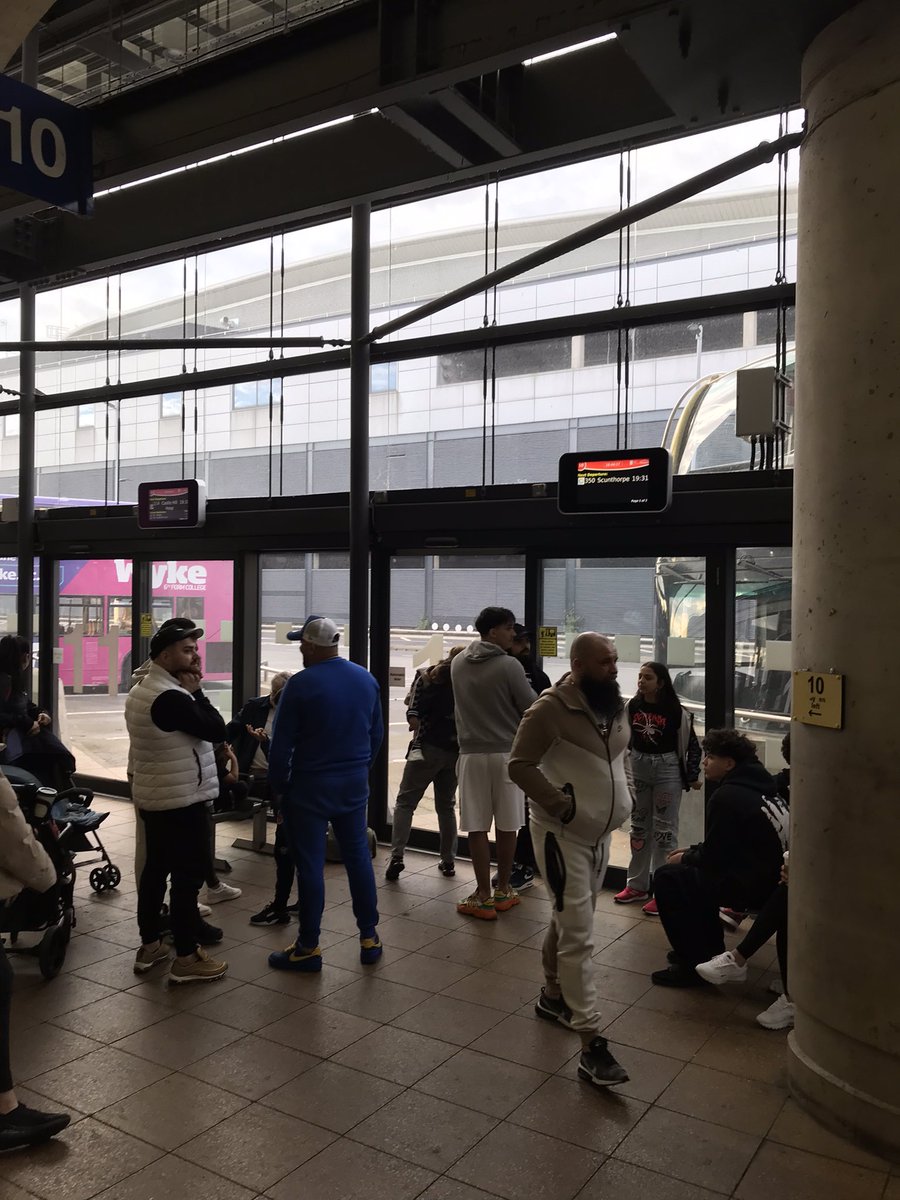 Andrew Large (@aplarge) on Twitter photo Lots of people waiting for the 350 atHull Int. It would be nice if <a href="/StagecoachHull/">Stagecoach Hull</a> could actually let passengers know what's going on rather than just showing the next departure Lots of people waiting for the 350 atHull Int. It would be nice if <a href="/StagecoachHull/">Stagecoach Hull</a> could actually let passengers know what's going on rather than just showing the next departure