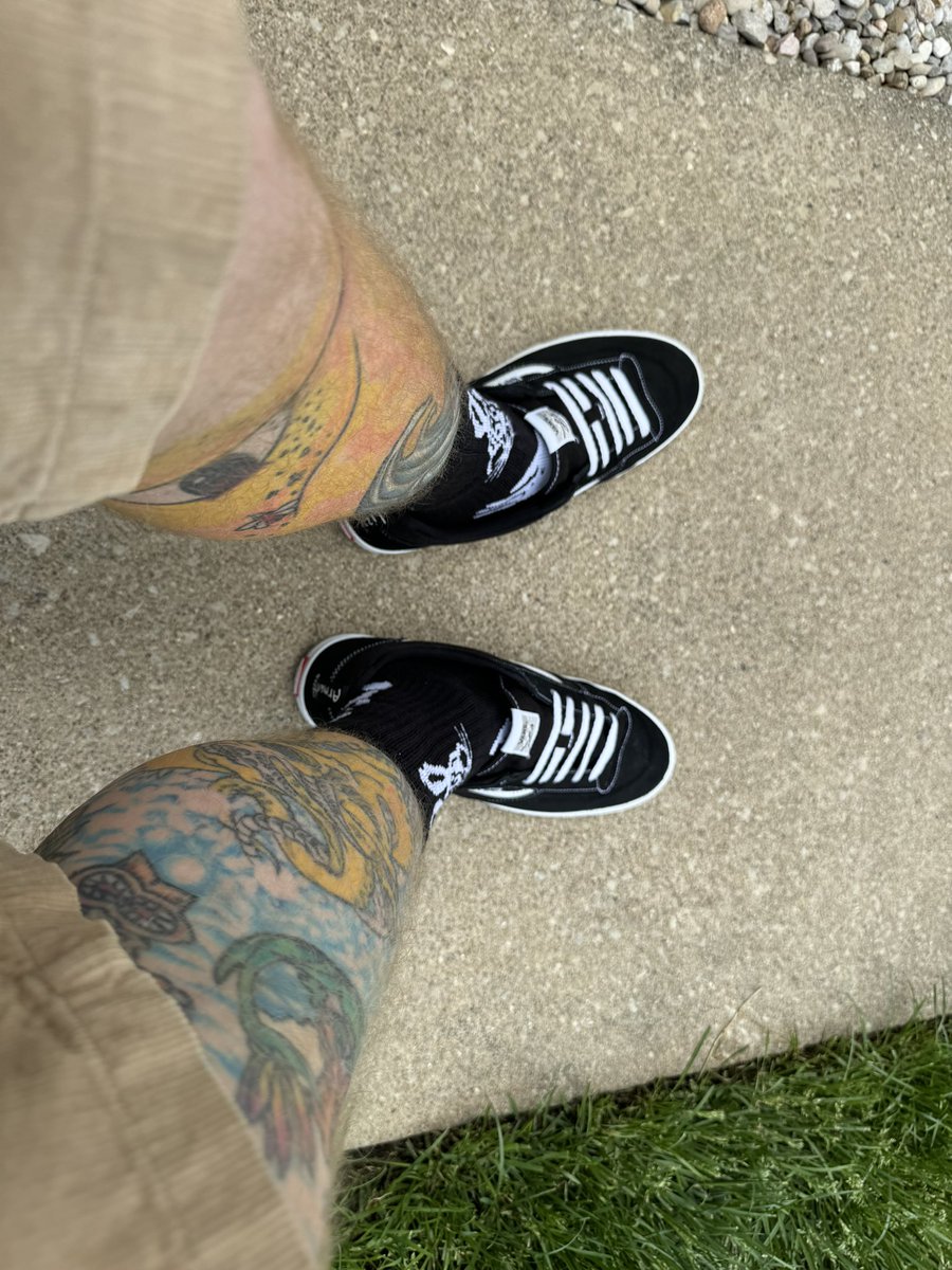 Got those @Vans Lizzie lows, LFG 
#OffTheWall