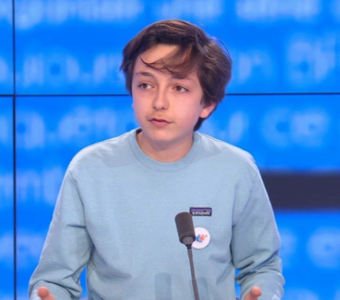 SurmulotsNews's tweet photo. 🔴 EN DIRECT :
🗣️« J'appelle les primaires et les maternelles à organiser des blocages en soutien à Gaza » déclare Manès Nadel. https://t.co/8kCpBVRost
