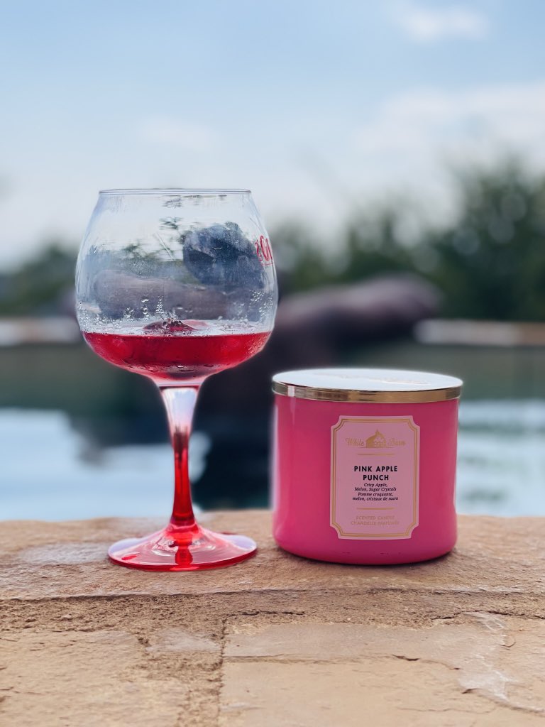Pink Apple Punch 3 wick Candle.

A sweet and tangy party punch!! ❤️

Fragrance notes: crisp apples, sun-kissed melon and sugar crystals

For Ksh. 3,500/- only 

DM/ WhatsApp to order. 

#NefertemKenya #Staylit #scentedcandles #buyKenya #LuxuryCandle #CandlesNairobi #CandlesKenya