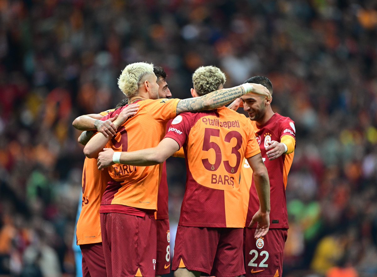 5 - Sivasspor'u 6-1 mağlup eden @GalatasaraySK, bu rekabet tarihindeki en farklı Süper Lig galibiyetini aldı. Üstün.