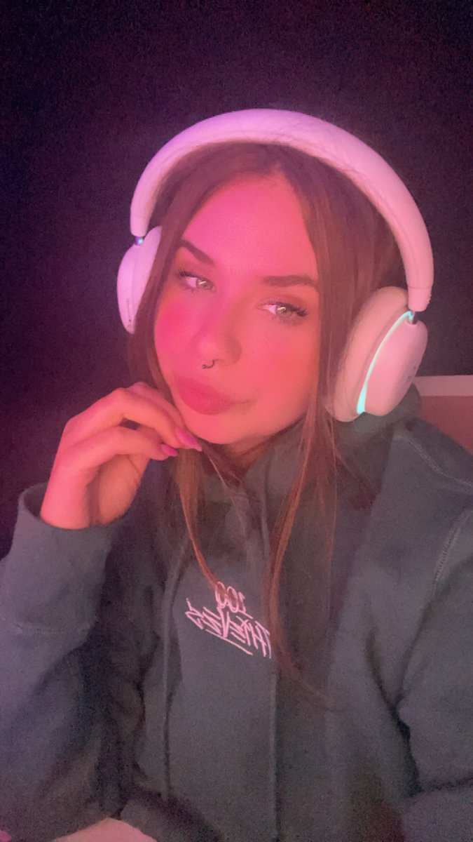 kelsey ^-^ tweet media