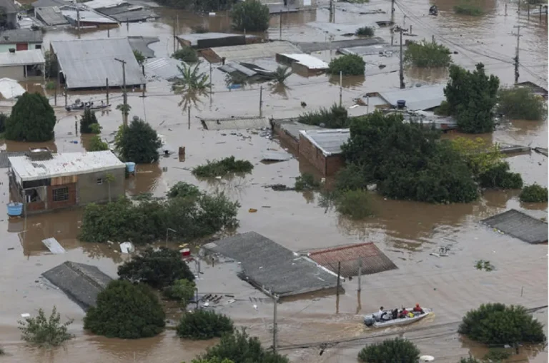 #Mundo Las devastadoras inundaciones en el sur de Brasil han provocado la muerte de al menos 67 personas, mientras otras 101 permanecen desaparecidas, informaron las autoridades en la mañana de este domingo. #5May
