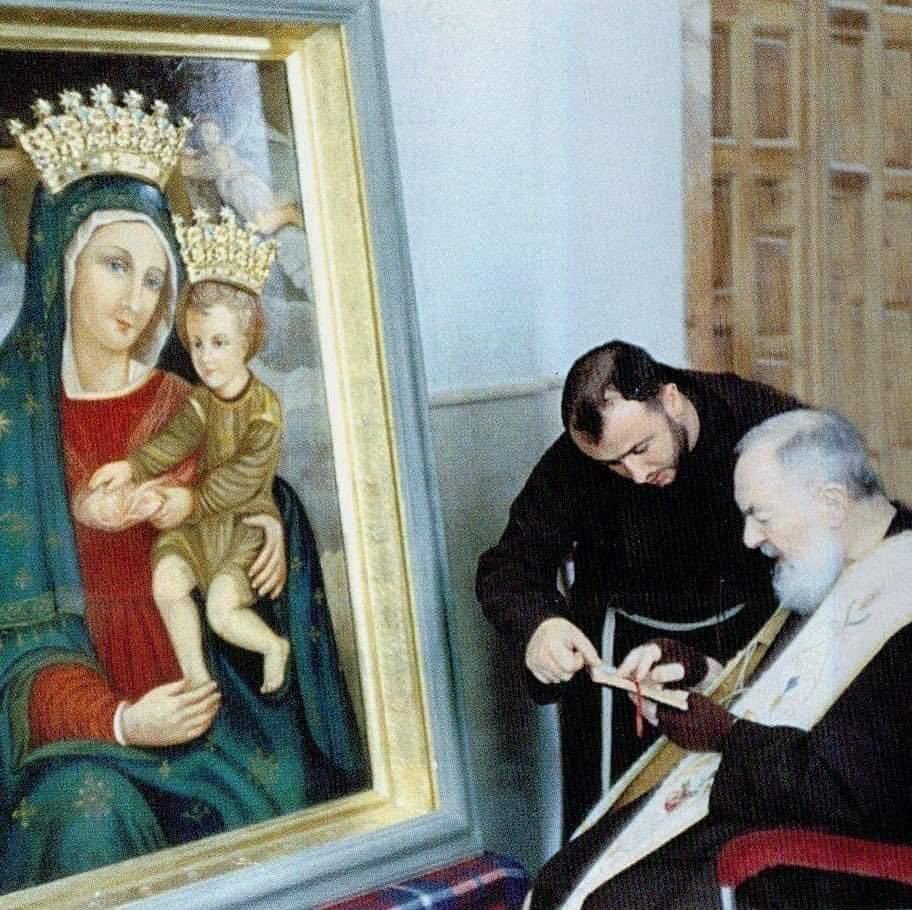 Maria sia tutta la ragione della tua esistenza e ti guidi a porto sicuro della eterna salute. Essa ti sia di dolce modello ed ispiratrice nella virtù della santa umiltà (ANS 44). #padrepio
Il 05.05.1956 Inaugurazione della “Casa Sollievo della Sofferenza..
#donfrancescocristofaro