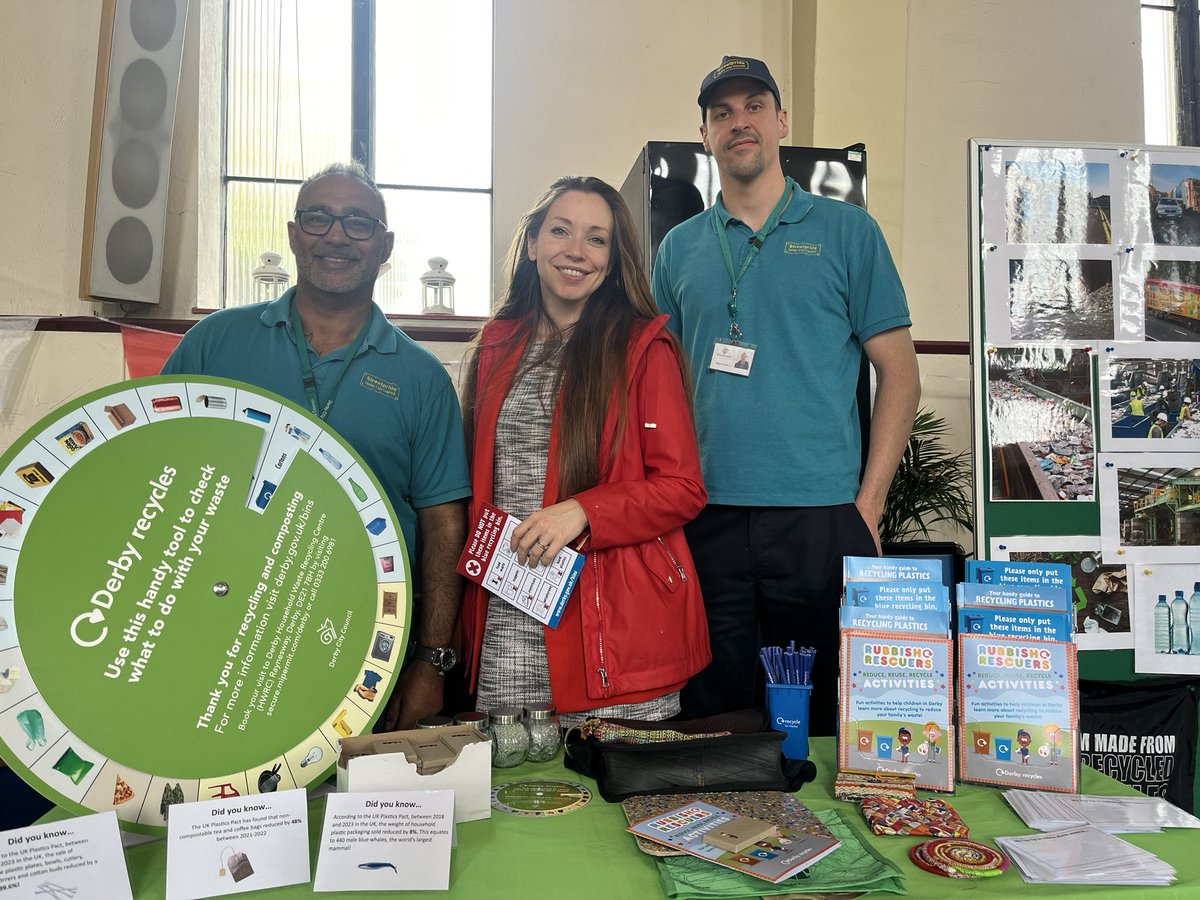 Caught up with @LabourinDerby Chaddesden Councillors @MartinRawson @NeilUKderby and Kathy Kowlowski and the Derby Recycling Team who were talking about how we reduce plastic use and checked out how the vegetables being grown in the raised beds are doing at @StPhilipChad Eco Fair