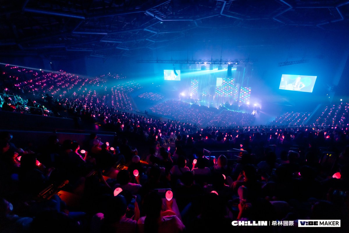 【 Moon Byul 1ST WORLD TOUR IN TAIWAN [MUSEUM : an epic of starlit] 】部分活動照片＆大合照
​
恭喜各位順利通過文教授的期末考💯
快四小時的演唱會兼閒聊會 好聽好看又好玩😍
期待玟星下次再來臺灣跟木木們鬥嘴
下一個被星大人欽點的同學可能就是你🤩
​
照片及大合照 drive.google.com/drive/folders/…