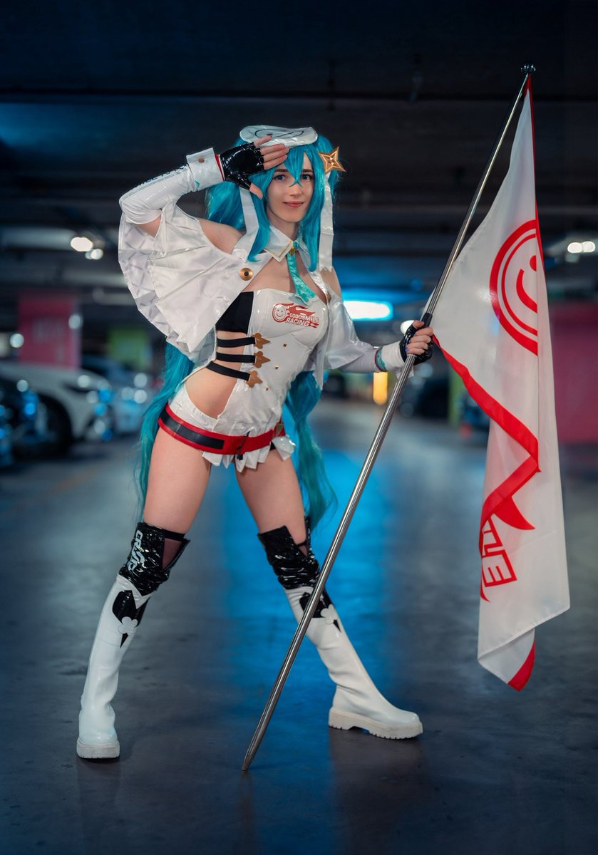 I’m thinking Miku, Miku woo-wee-woo! 🩵 Last two photos I promise 💗🥹 

#AniEx #AniExSummer2024 #mikuhatsune