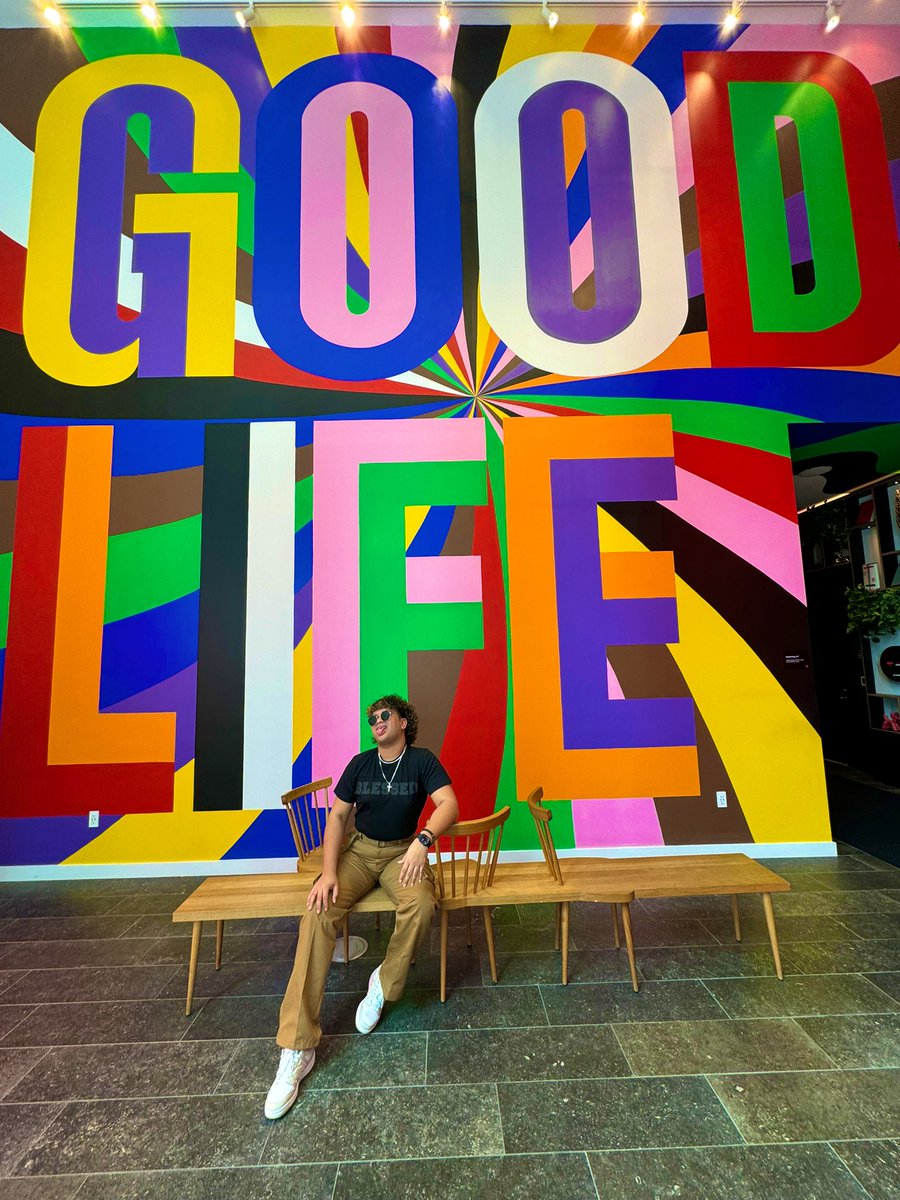 briansmith_05's tweet image. “La confianza en sí mismo es el primer secreto del exito”