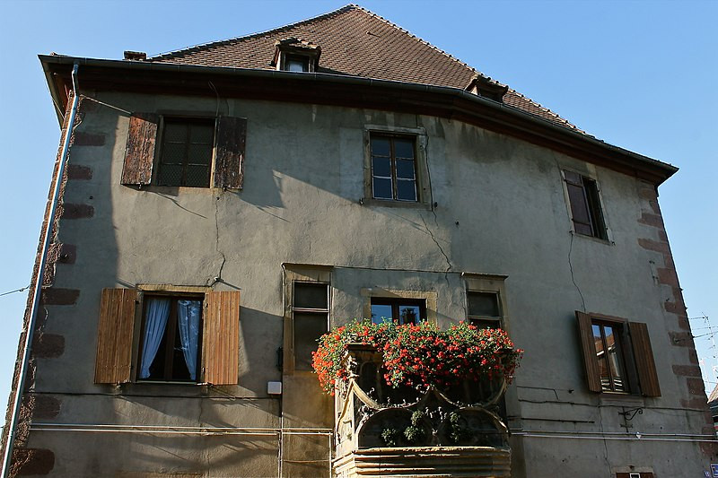 Maison à #Ensisheim (#HautRhin) Construction 1er quart XVIe siècle. Porte d'entrée et balcon : inscription par arrêté du 15 février 1935.
Suite 👉 monumentum.fr/monument-histo…
#Patrimoine #MonumentHistorique